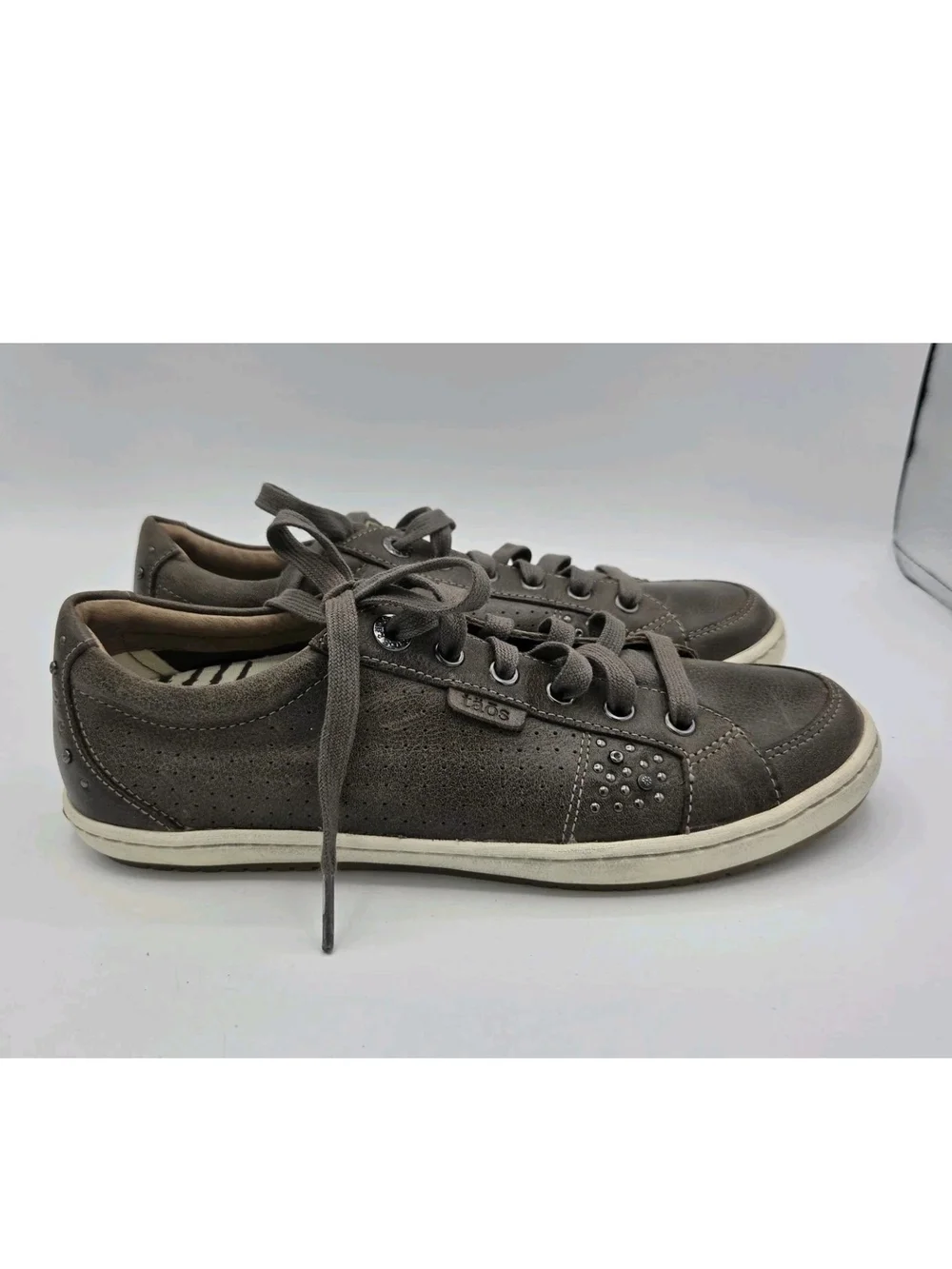 Taos Freedom Leather Lace Charcoal Gray Studded Comfort Sneaker Low Top Womens 8